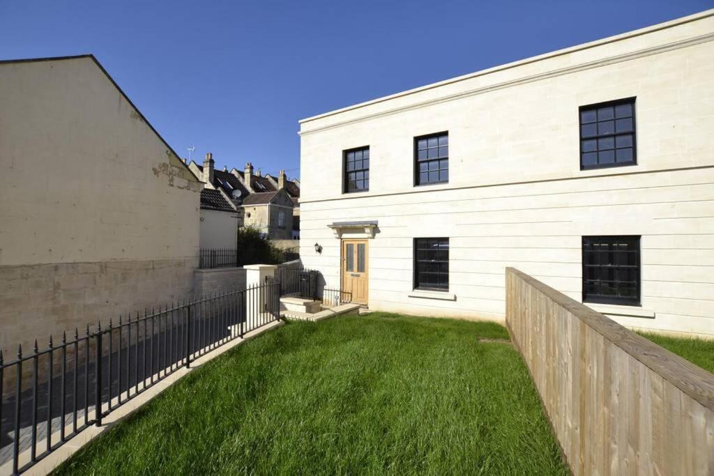 Fantastic 3-Bed House With Parking Villa Bath Exterior photo