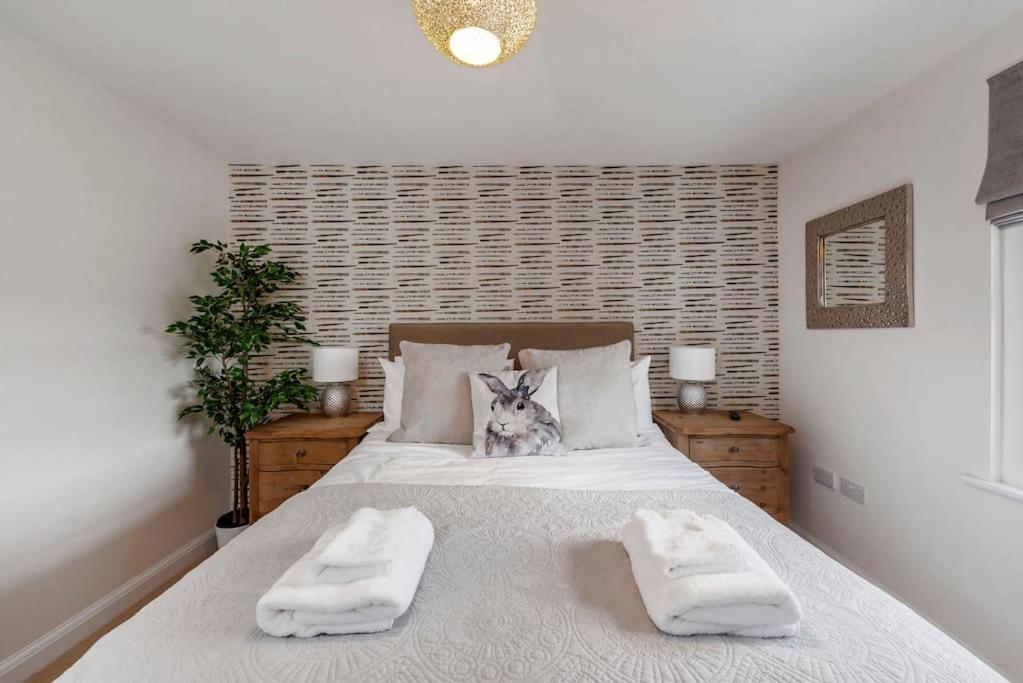 Fantastic 3-Bed House With Parking Villa Bath Exterior photo